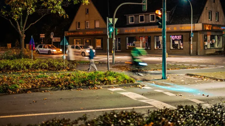 Kuidas kanda helkurit, et autojuht sind märkaks