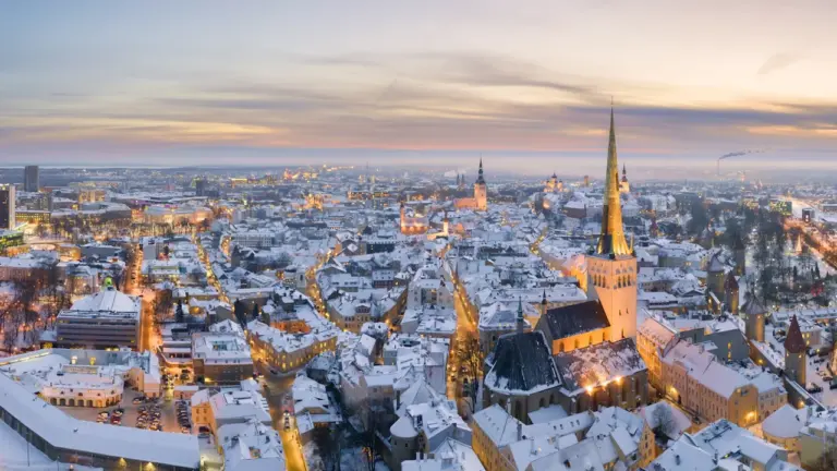Tallinna õhtune jalutuskäik: vali aeg, ilm ja valgustus