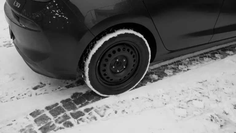 Teeinfo ja auto talvevalmidus: mida enne libedat kontrollida